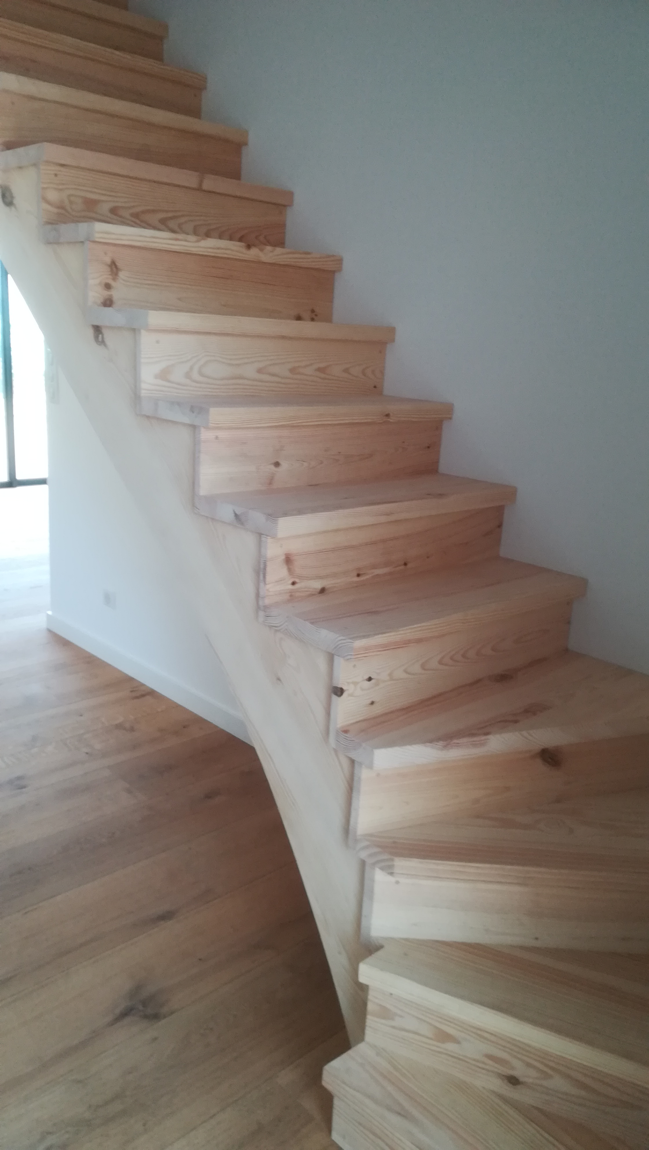 Escalier quart tournant en pin par Absolu bois